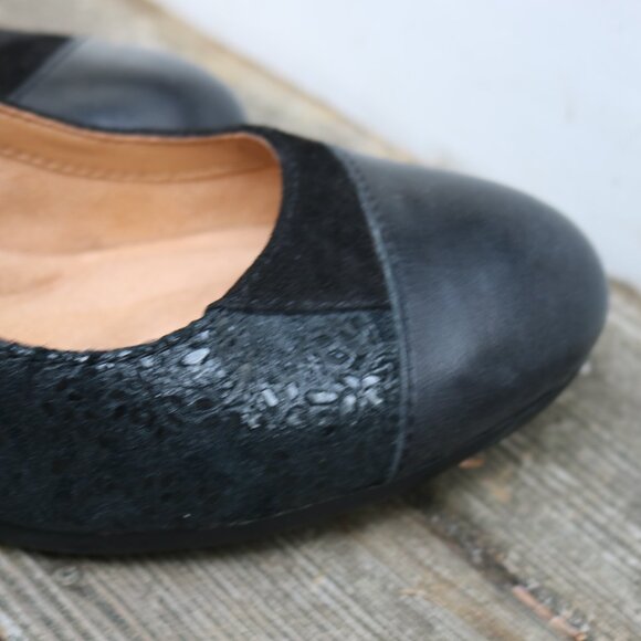 Comfortiva Black Stamped Leather & Suede Memory Foam Mary Jane Heels Sz 7 - Picture 4 of 10